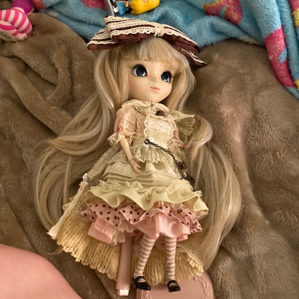 Alice in wonderland pulip doll